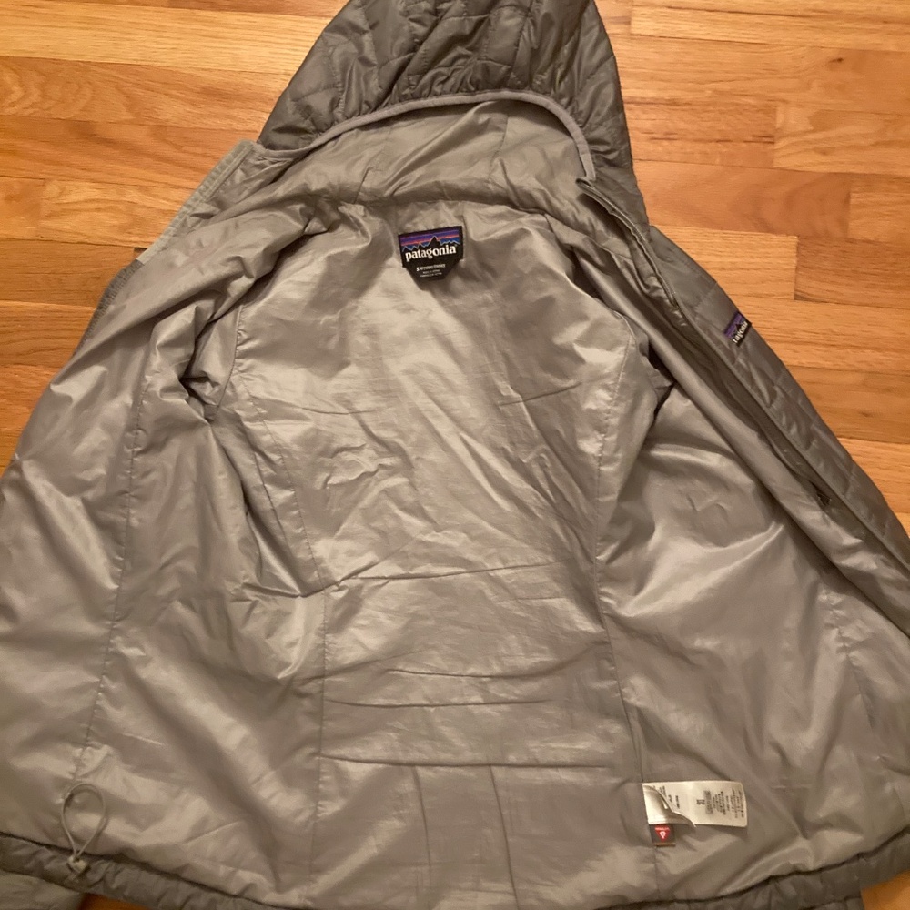 W's Patagonia Nano Puff Hoodie Jacket - Picture 5 of 9